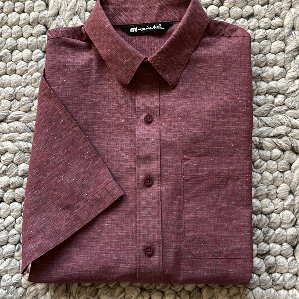 Travis Mathew light maroon short sleeve button down shirt